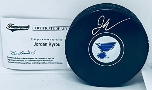 Джордан Кир подписа шайбата Сейнт Луис Блус с автограф Фреймуорта - за Миене на НХЛ с автограф