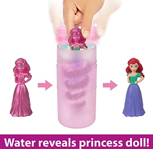 Малката кукла на Mattel Disney Princess кралския цвят с 6 изненади, включително 1 Фигура на героя и 4 аксесоар (кукли, може да варира)