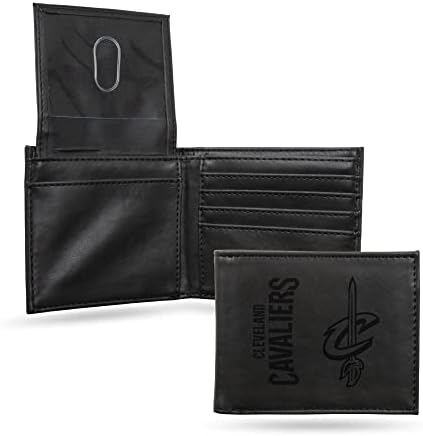 Чантата Rico Industries NBA Cleveland Cavaliers Премиум-клас от веганской черна кожа с лазерно гравирани в предния джоб - Компактен и