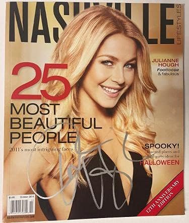 Джулиан Half подписа договор със списание 2011 Nashville начин на живот Full Magazine - Beckett Преглед - Телевизионни дневници